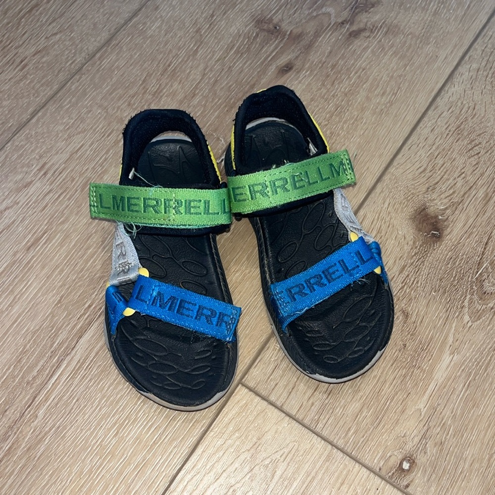 Boys Merrell Sandals. Good used condition! Size 10